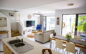 Tropical Getaway In 2 Bedroom Unit In 4 Star Resort